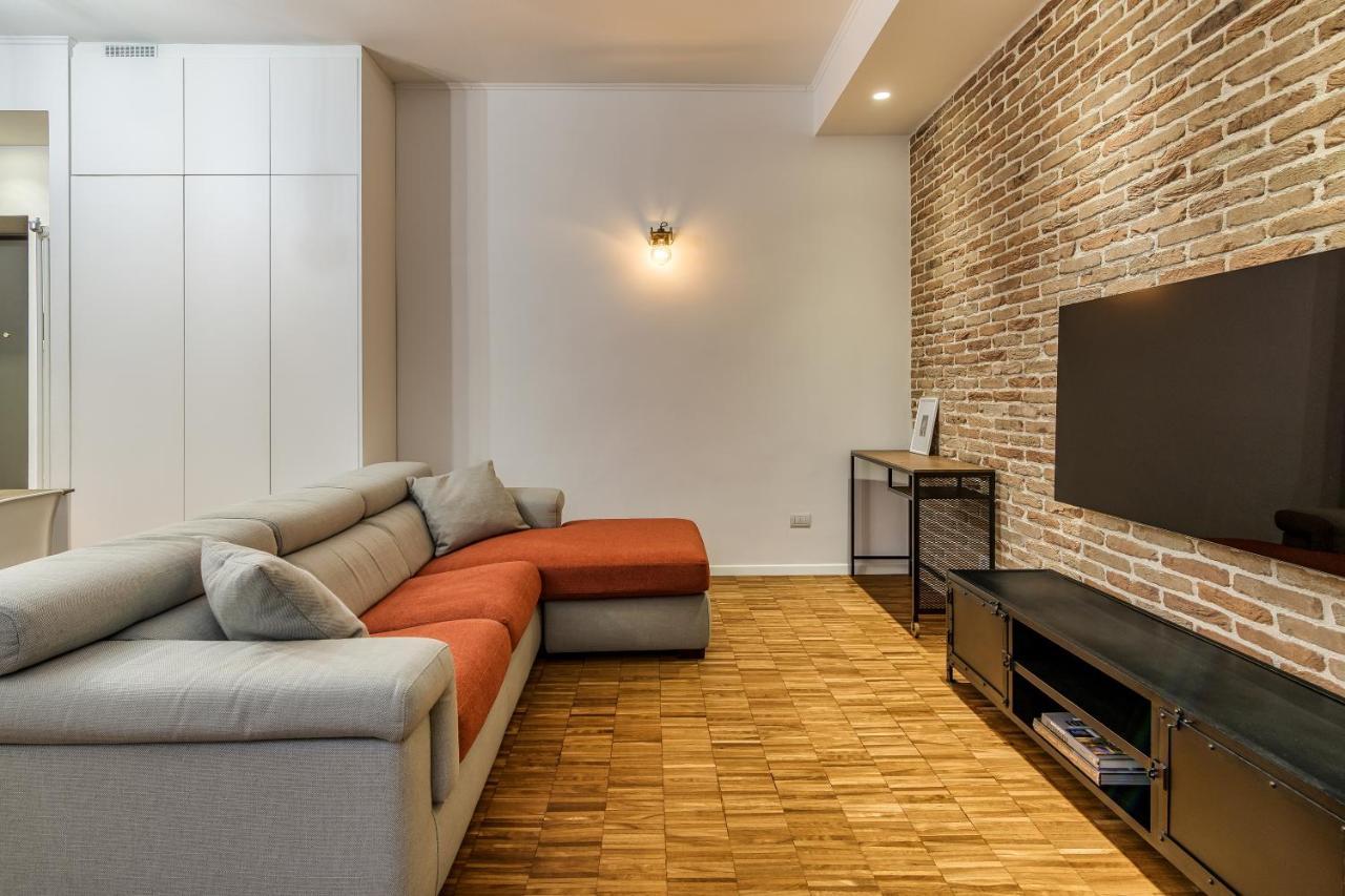 Apartment Beplace In Isola Mailand